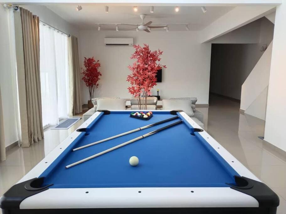 Evening/Night De Ville-50Pax Private Pool Bbq Ipoh Exterior foto